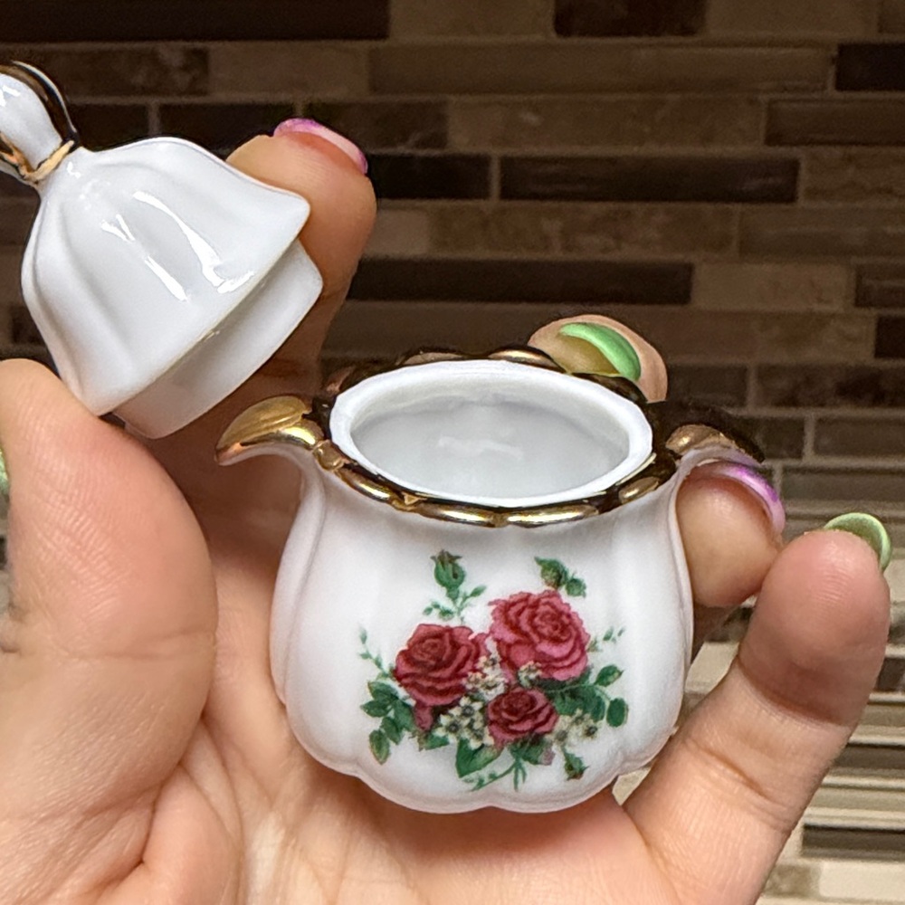 Vintage Rose Porcelain Covered Trinket Box or Sugar Bowl - Picture 5 of 5